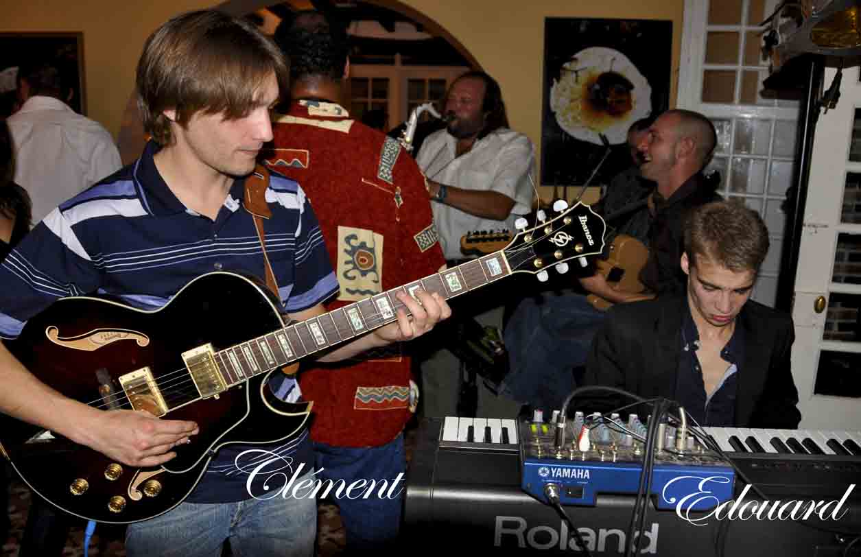 Clement Pointeau à la guitare, Edouard Pointeau au piano (Soirées Jazz / Jazz Nights La Fontaine-aux-Muses)